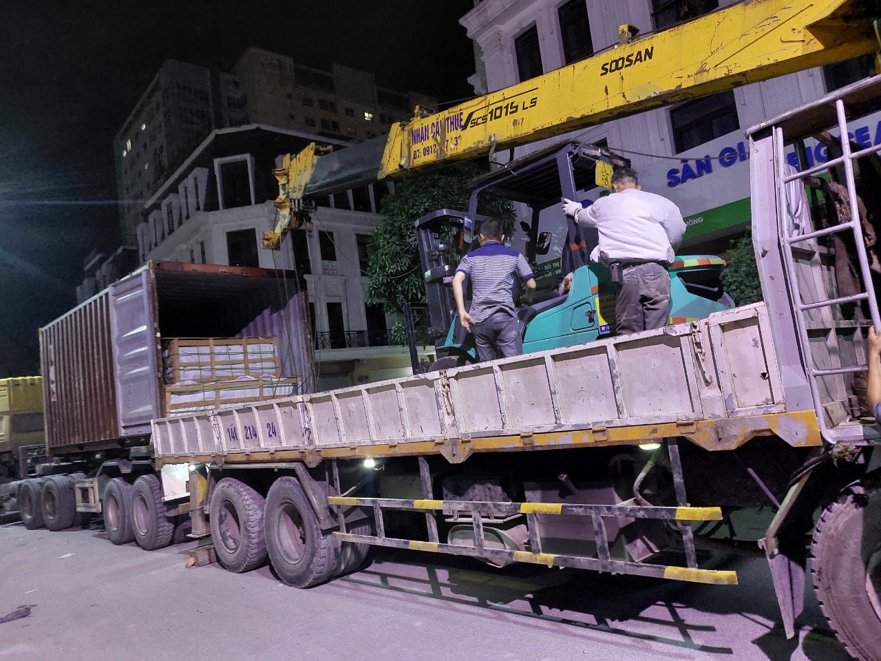 Dịch vụ cẩu, nâng hạ rút hàng đá tại Lê Chân Hải Phòng